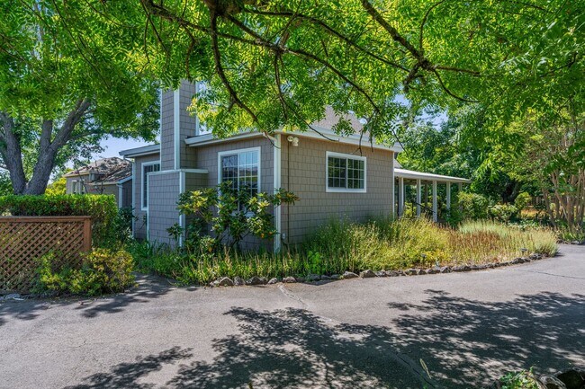Building Photo - 5 Bed 4 Bath Gated Home Near The Heart Of ...