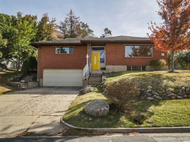 Building Photo - 4250 Edgehill Dr
