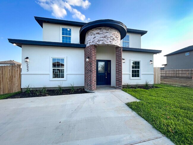 Building Photo - 5523 Conroe St