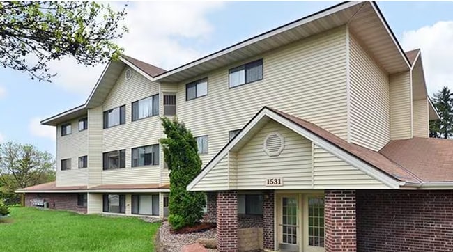 Building Photo - The Grove at White Bear Lake