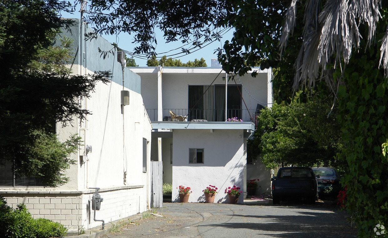 Building Photo - 29 Massolo Dr