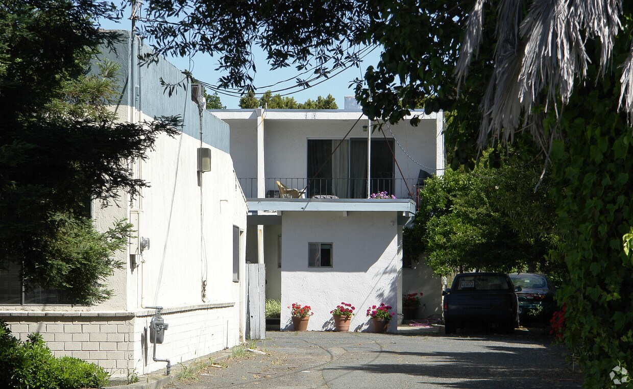 Foto del edificio - 29 Massolo Dr