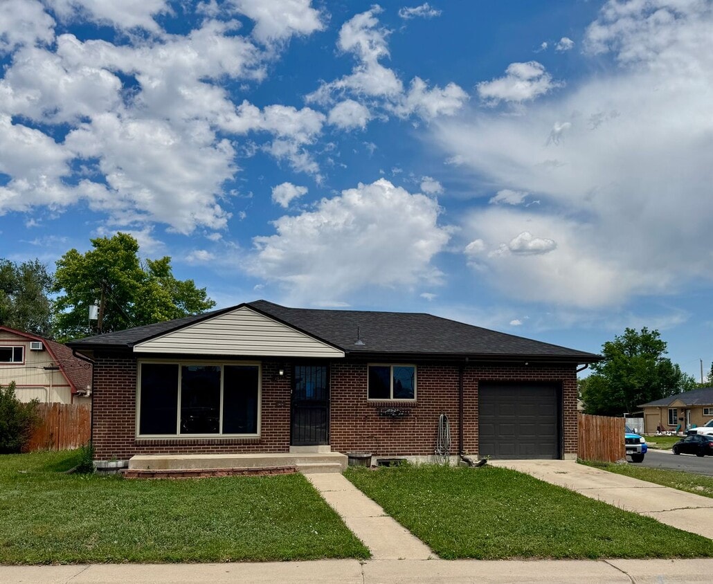 Primary Photo - Spacious 4 bedroom home in Westminster! Av...