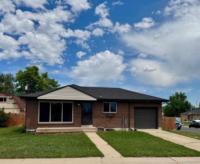 Spacious 4 bedroom home in Westminster! Av... - Spacious 4 bedroom home in Westminster! Av...