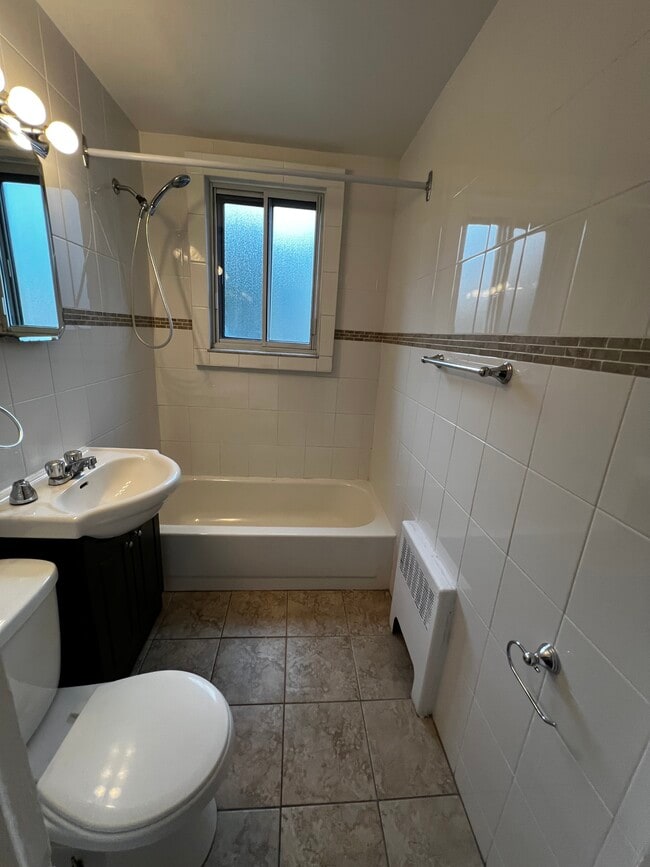 Building Photo - 4820 Av Borden