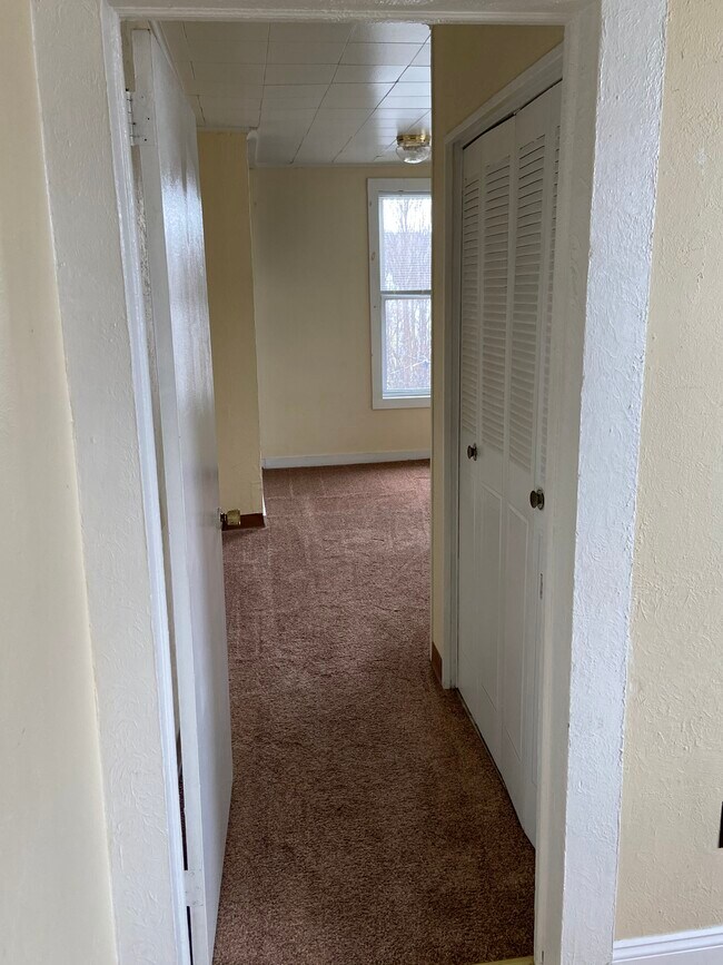 Entrada del dormitorio - 870 W Market St