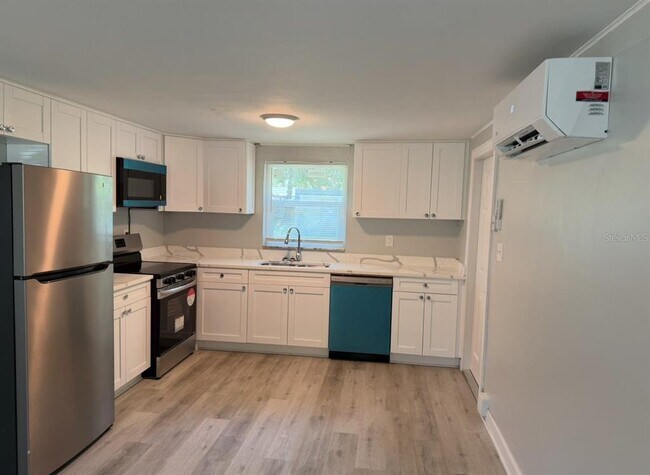 Foto del edificio - 5904 Kingsview Ln