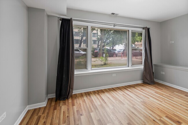 Building Photo - 305 W 23rd St