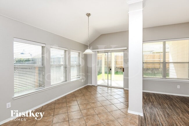Foto del edificio - 423 Hackberry Dr