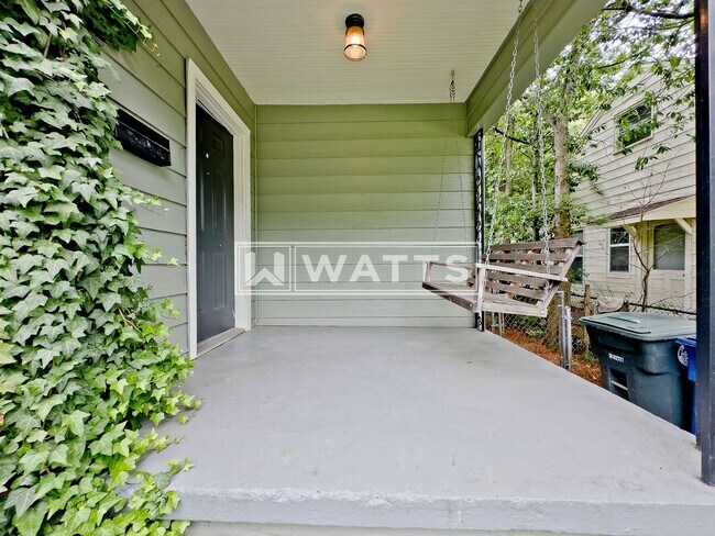 Foto del edificio - Charming 2BR/1BA Bungalow in Crestwood South