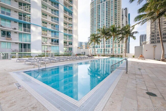 Foto del edificio - 335 S Biscayne Blvd