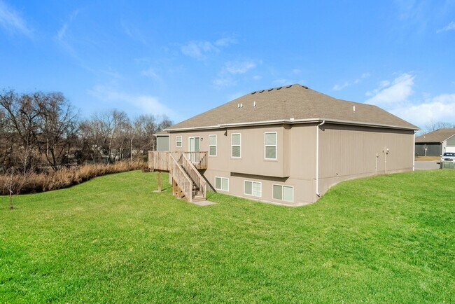 Building Photo - Fantastic 4bd/3ba home! Coming soon!