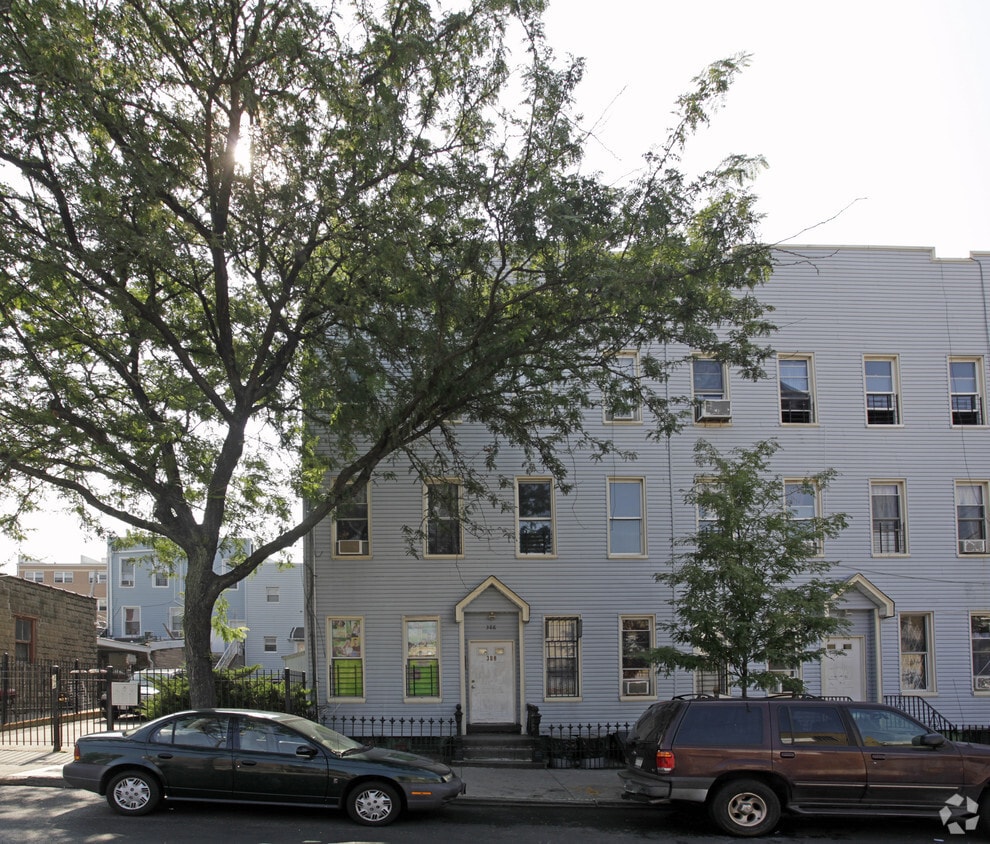 Building Photo - 388 Harman St