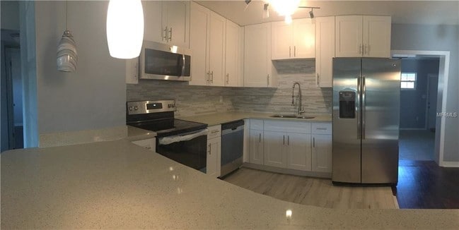 Building Photo - 700 Tam O Shanter Dr
