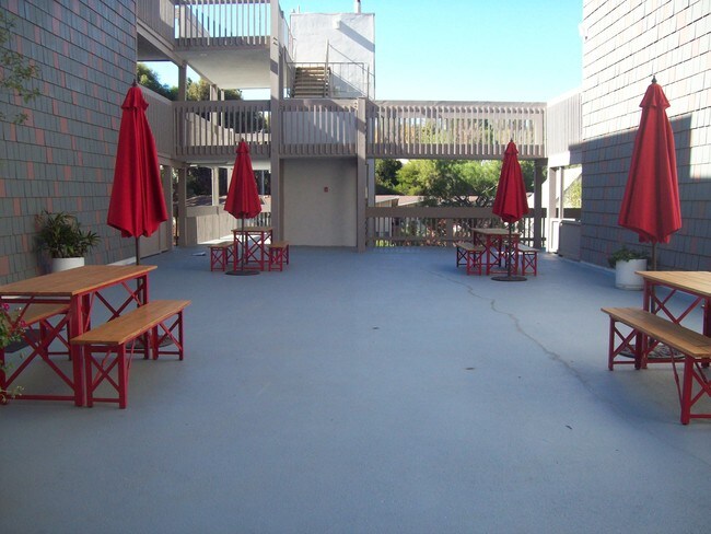 Hillside picnic area - 25930 Rolling Hills Rd