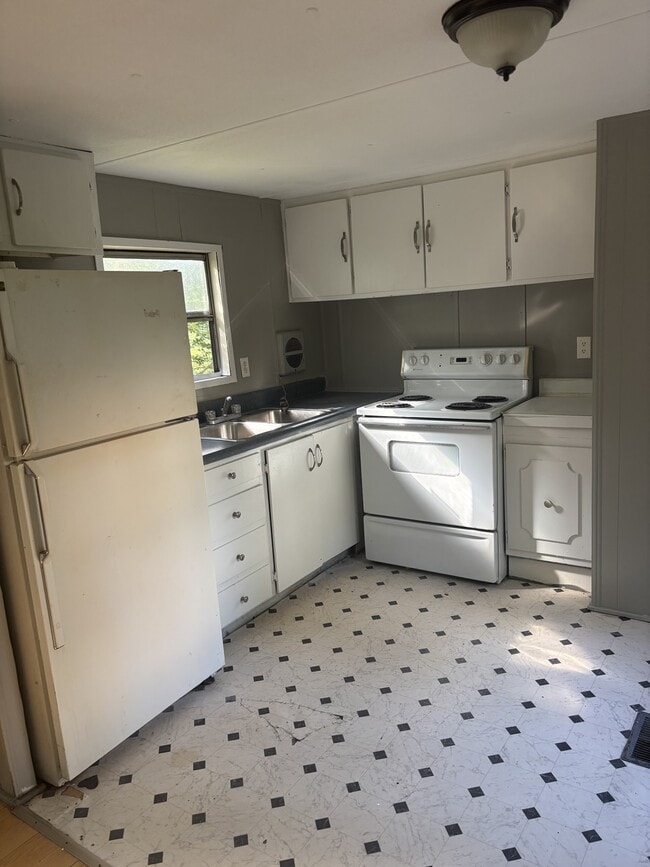 Building Photo - 40 Mcilwain Rd