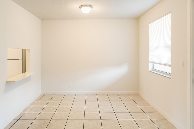 Building Photo - 1151 NE 17th Ct