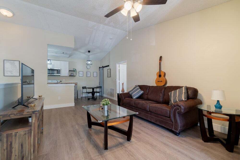 Primary Photo - 10330 Fox Trail Rd S