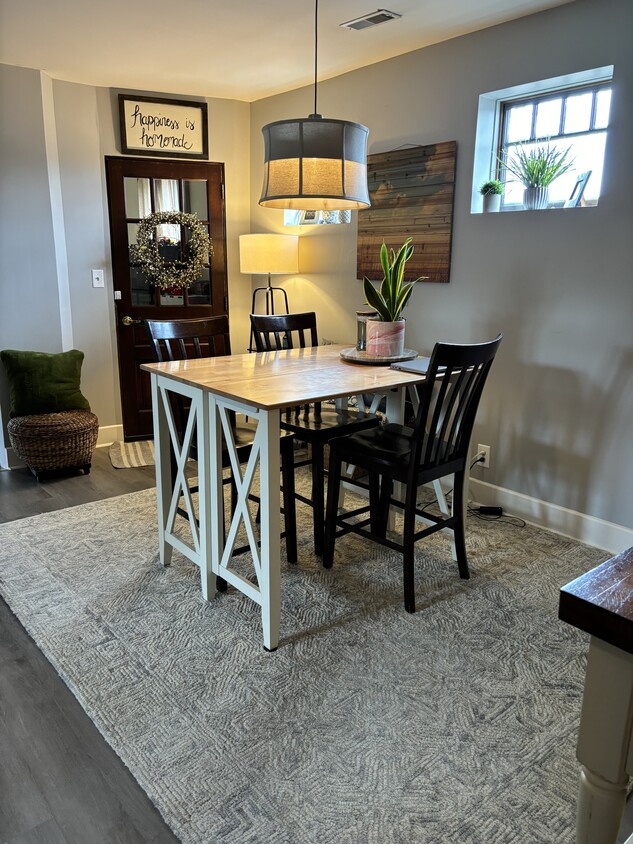 Kitchen sitting area - 38 Elm St