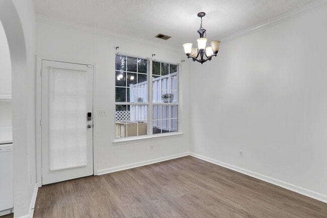Building Photo - 5640 Terremont Cir