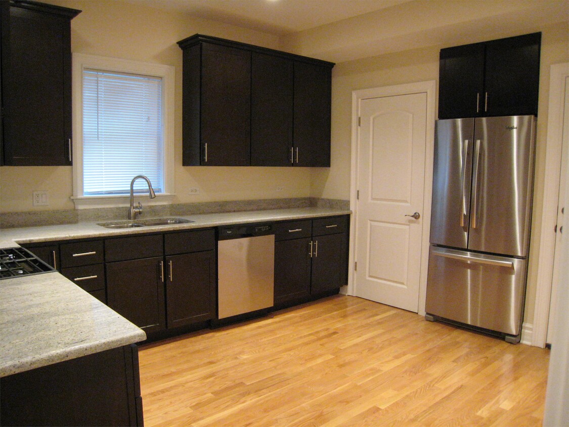 Primary Photo - 3824 N Drake Ave