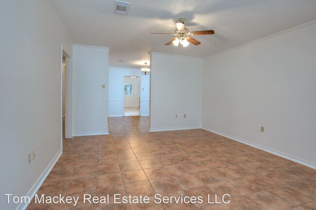 Foto del edificio - 3 br, 2 bath House - 8567 Barnett Dr.