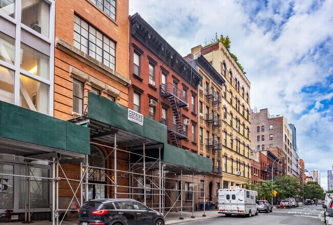 Building Photo - 210 West 17th Street