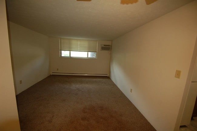 Building Photo - 468 Pedretti Ave