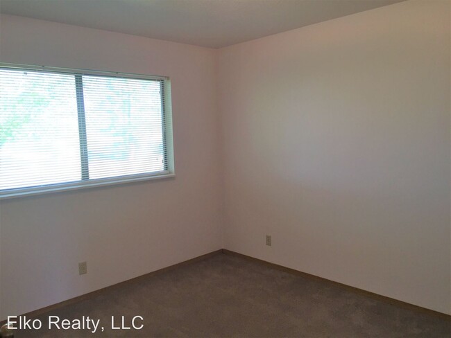 Building Photo - 281 Parkchester Dr