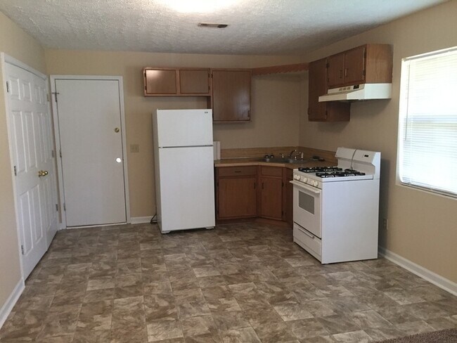 Building Photo - Quaint 2 bedroom Duplex in Wetumpka