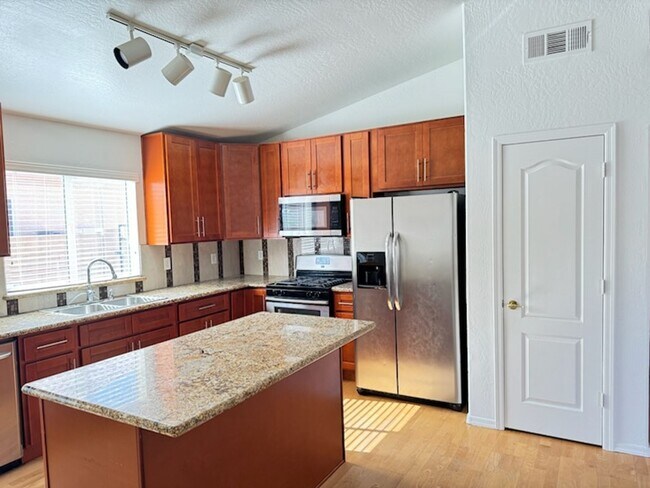Building Photo - Jewel in South Tempe 3 bedroom rental