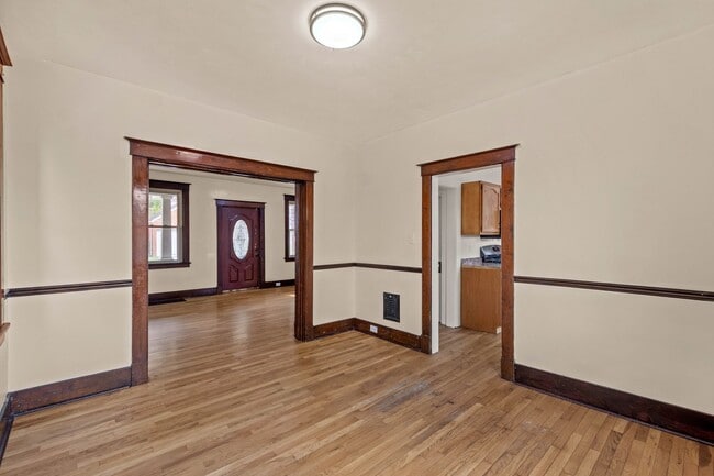 Building Photo - BEAUTIFUL 5 BEDROOM HOUSE!! HARDWOOD FLOOR...