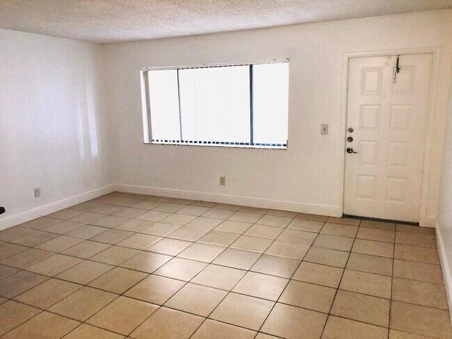 Building Photo - 1409 Meadows Cir W