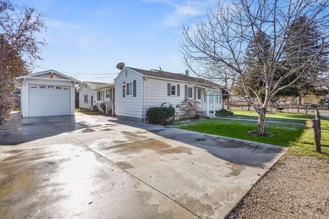 Foto del edificio - 3bd/2ba with Great Boise Location on Large Corner Lot