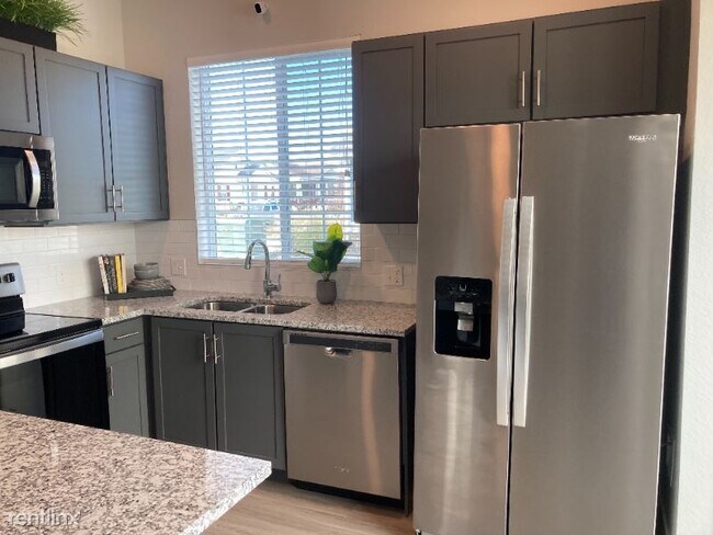 Building Photo - 2 br, 2 bath House - 12000 Washington Cent...