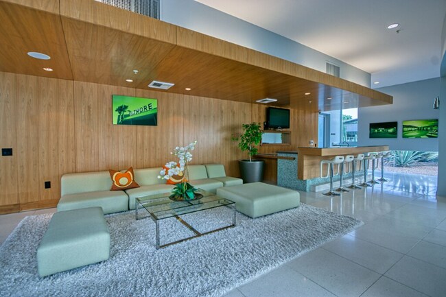 Building Photo - 850 E Palm Canyon Dr
