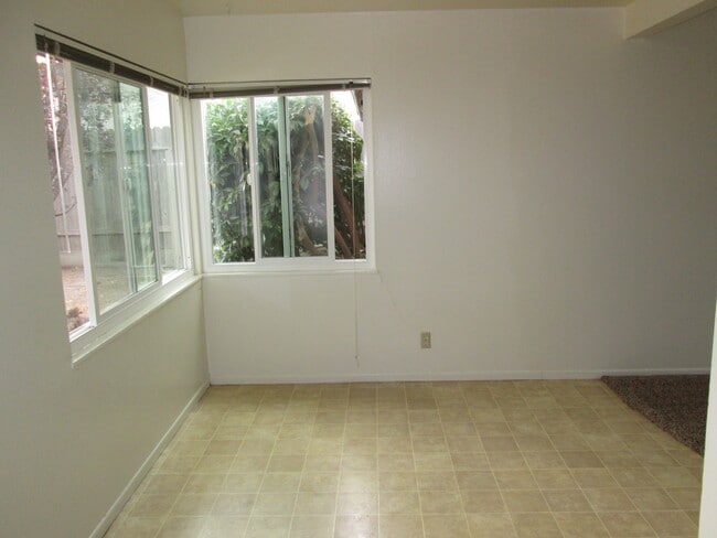 Building Photo - 156 Ramona Dr