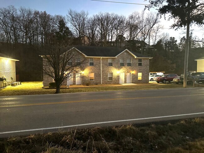 Foto del edificio - 2336 Elm Dr