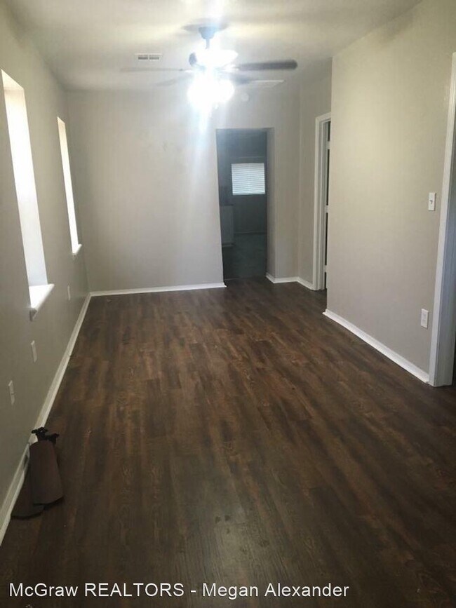 Foto del edificio - 2 br, 1 bath House - 930 W 12th