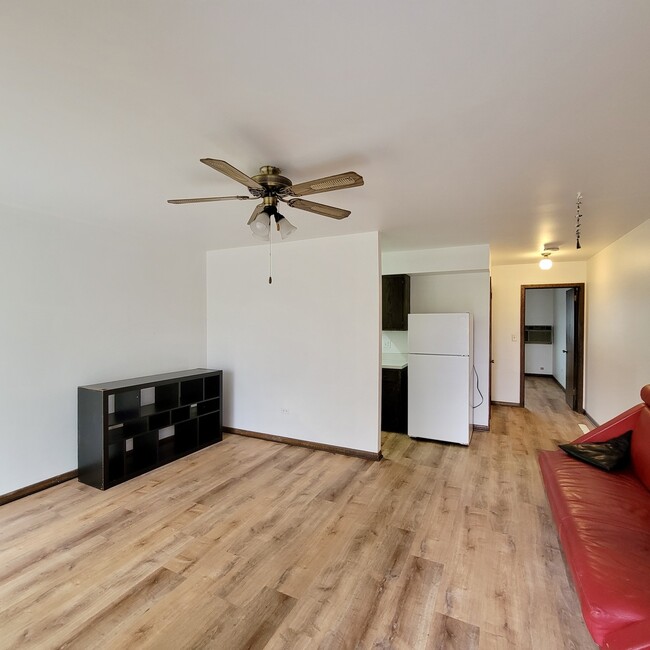 Foto del edificio - 241 W Joe Orr Rd