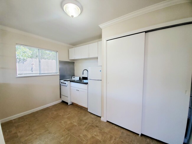Building Photo - Studio availble now!