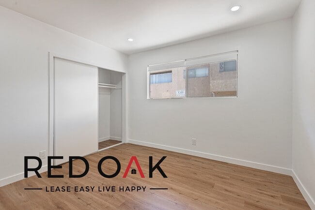 Building Photo - Top Floor Two Bedroom with Sunlit Spaces, ...