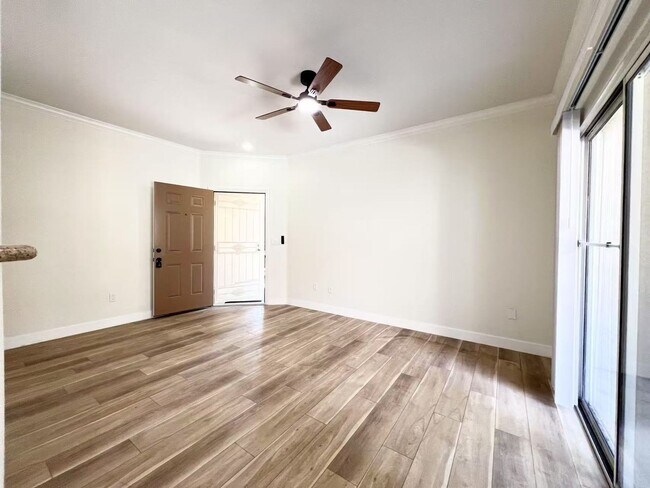Foto del edificio - Updated 2-Bed Condo for Rent Near the Stri...