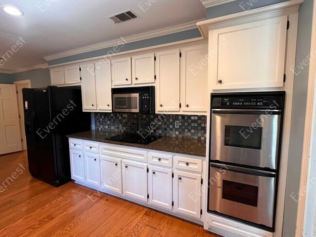 Building Photo - 1507 Northlake Cir