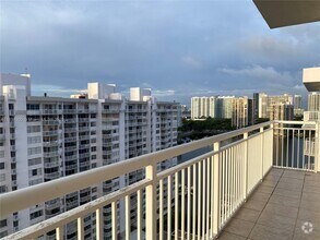 Building Photo - 18031 Biscayne Blvd