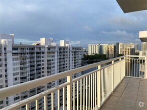 Building Photo - 18031 Biscayne Blvd
