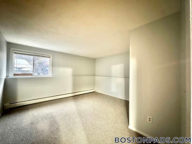 Building Photo - 715 N Main St