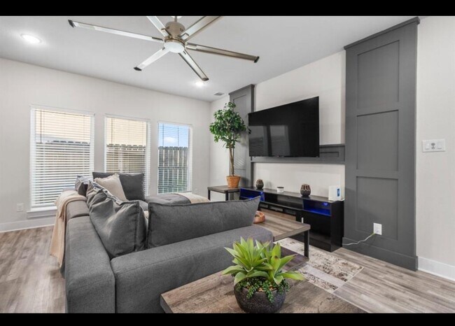 Foto del edificio - 4681 Bellfort Ave