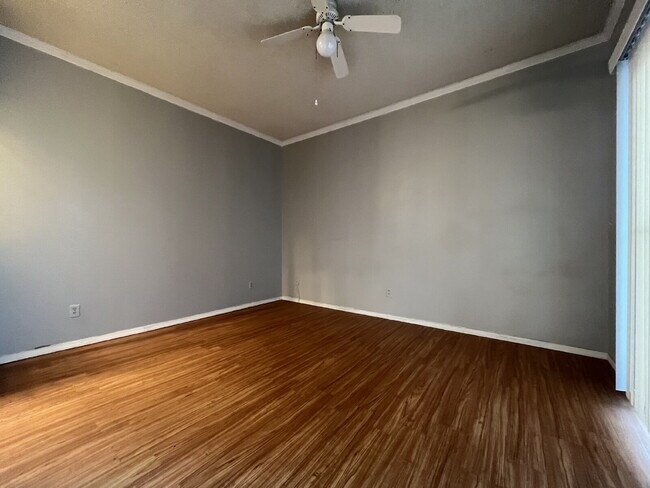Foto del edificio - 2 Bedroom 2 Bathroom apartment convenientl...