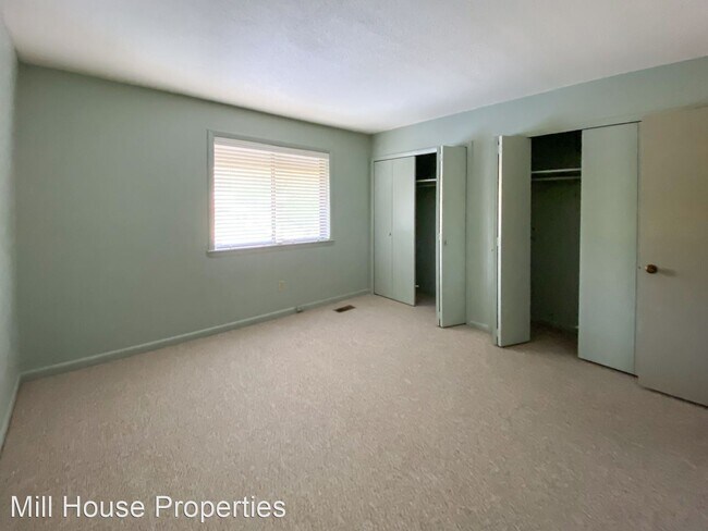 Building Photo - 2 br, 2 bath House - 206 Oak Tree Drive
